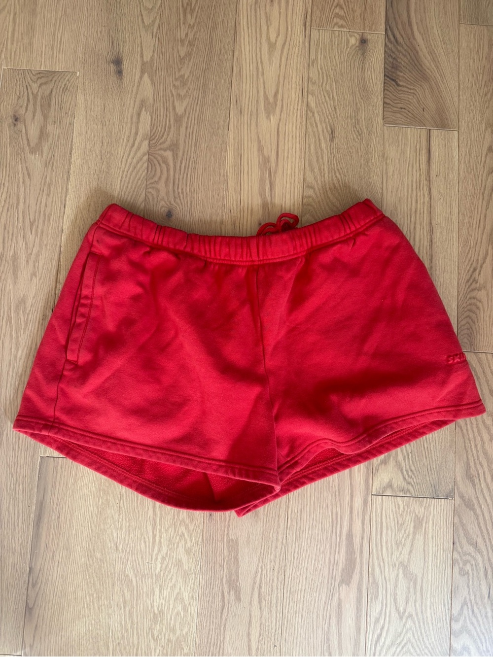 SKIMS Cotton Fleece Classic Shorts in Red sz L